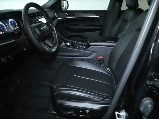2025 Jeep Grand Cherokee in Bedford, OH 44146 - 18134325 19