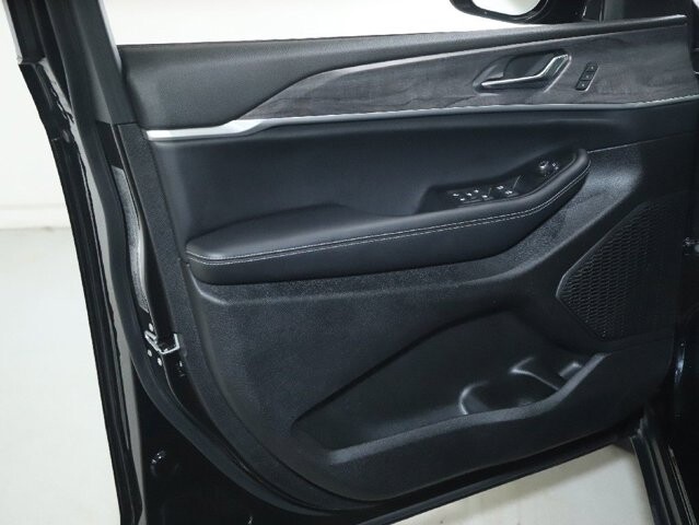 2025 Jeep Grand Cherokee in Bedford, OH 44146 - 18134325 16