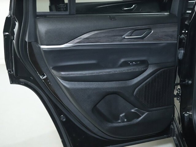 2025 Jeep Grand Cherokee in Bedford, OH 44146 - 18134325 13