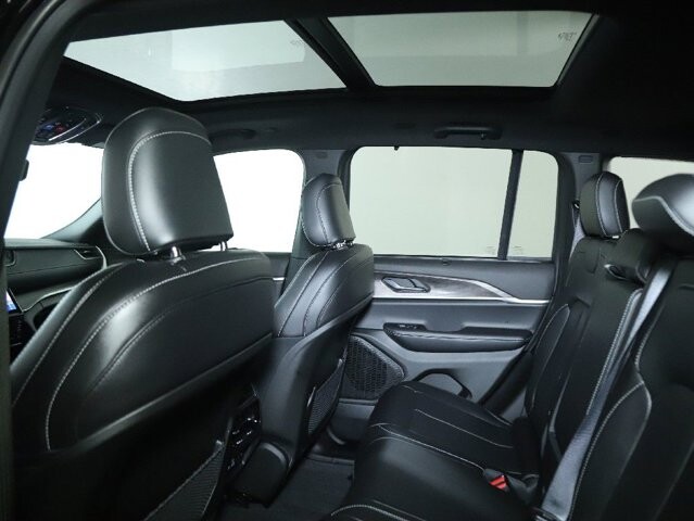 2025 Jeep Grand Cherokee in Bedford, OH 44146 - 18134325 15