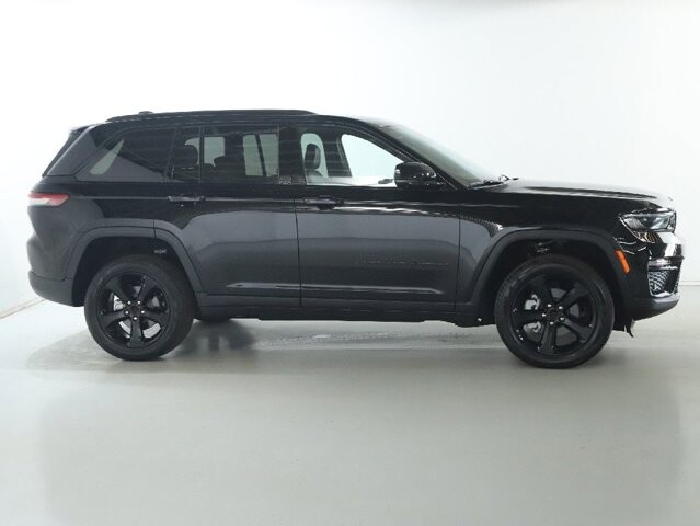2025 Jeep Grand Cherokee in Bedford, OH 44146 - 18134325 11
