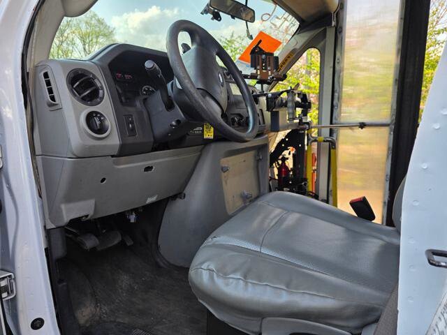 2017 Ford E-350 and Econoline 350 in Blauvelt, NY 10913 - 18134342 10