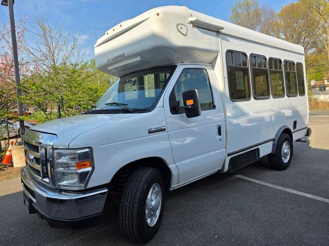 2017 Ford E-350 and Econoline 350 in Blauvelt, NY 10913 - 18134342 4