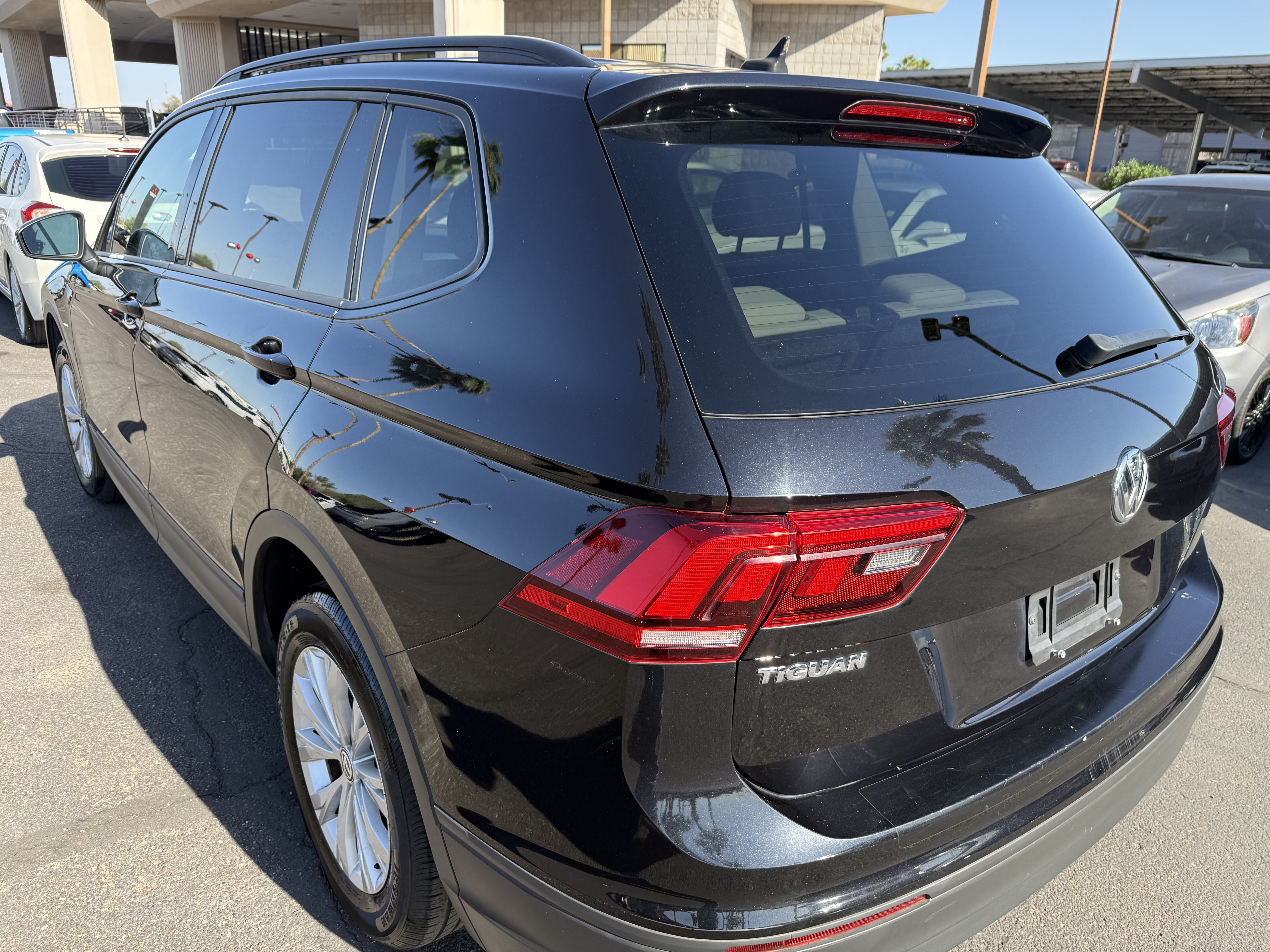 2020 Volkswagen Tiguan in Phoenix, AZ 85022 - 18134343 6