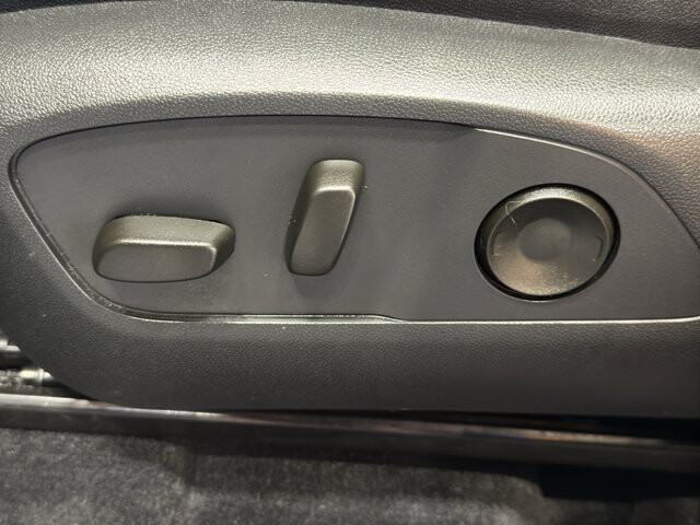 2025 Chevrolet Traverse in Burlington, WI 53105 - 18134362 16