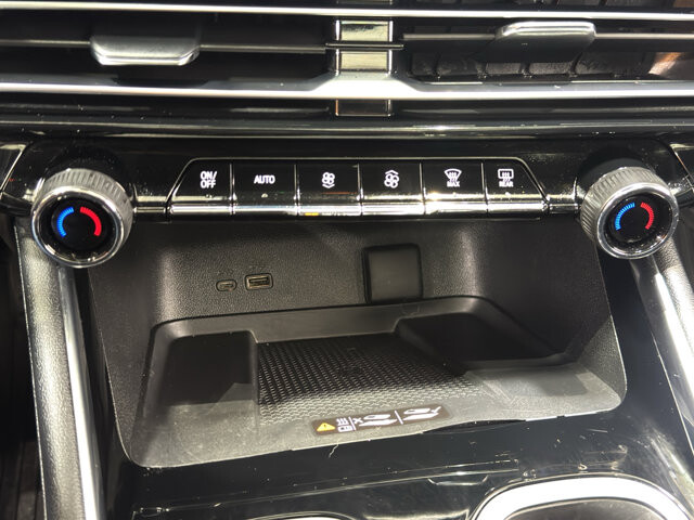 2025 Chevrolet Traverse in Burlington, WI 53105 - 18134362 33