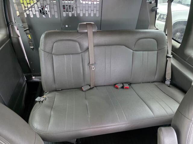 2017 Chevrolet Express 2500 in Blauvelt, NY 10913 - 18134383 27
