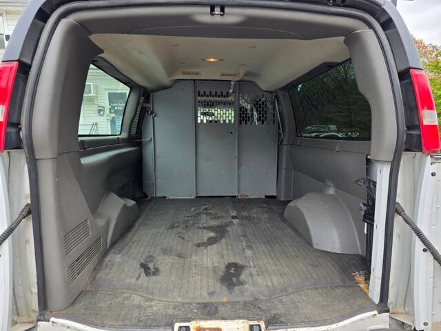 2017 Chevrolet Express 2500 in Blauvelt, NY 10913 - 18134383 32