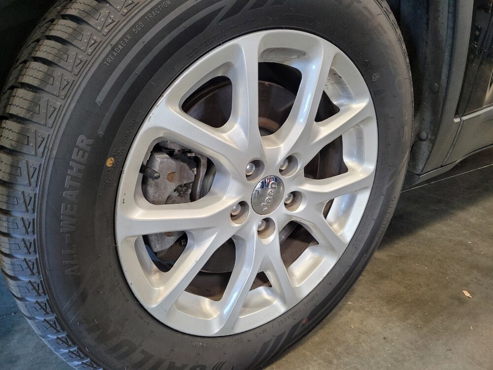 2018 Jeep Cherokee in Riverside, CA 92504 - 18134391 31