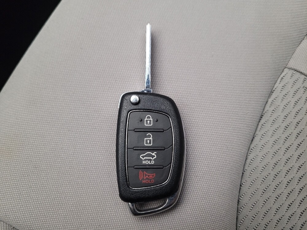 2016 Hyundai Sonata in Riverside, CA 92504 - 18134400 32