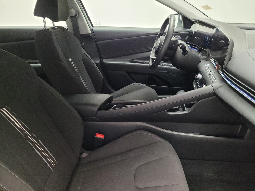 2025 Hyundai Elantra in Montclair, CA 91763 - 18134403 21