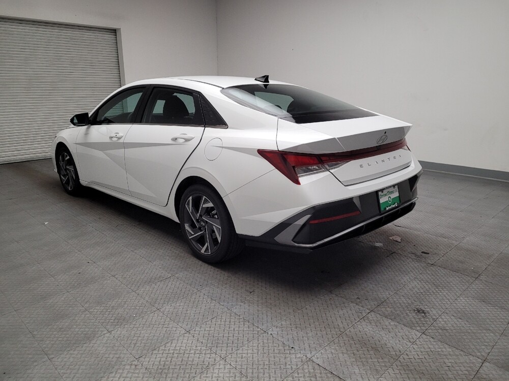 2025 Hyundai Elantra in Montclair, CA 91763 - 18134403 5