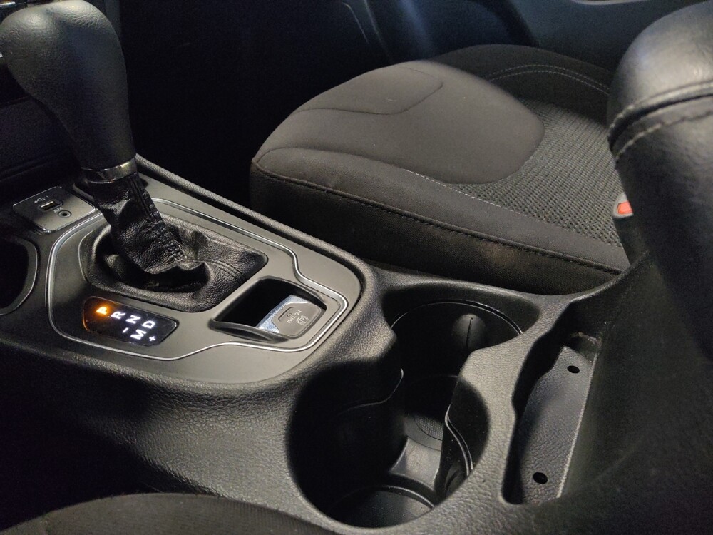 2019 Jeep Cherokee in Glendale, AZ 85301 - 18134522 26