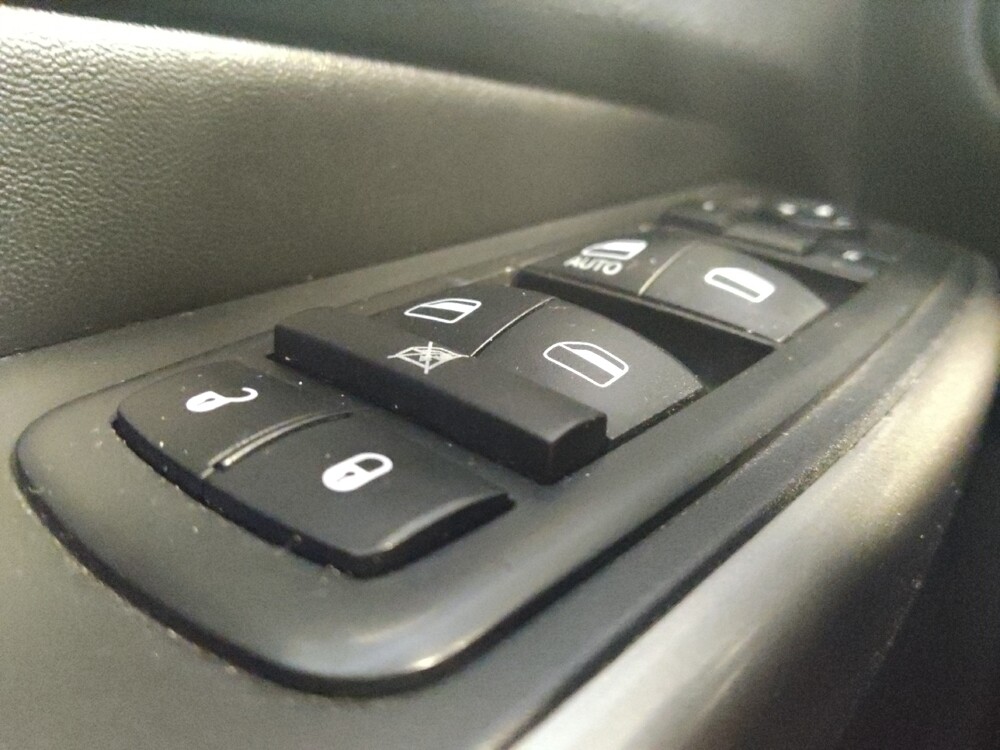 2019 Jeep Cherokee in Glendale, AZ 85301 - 18134522 27