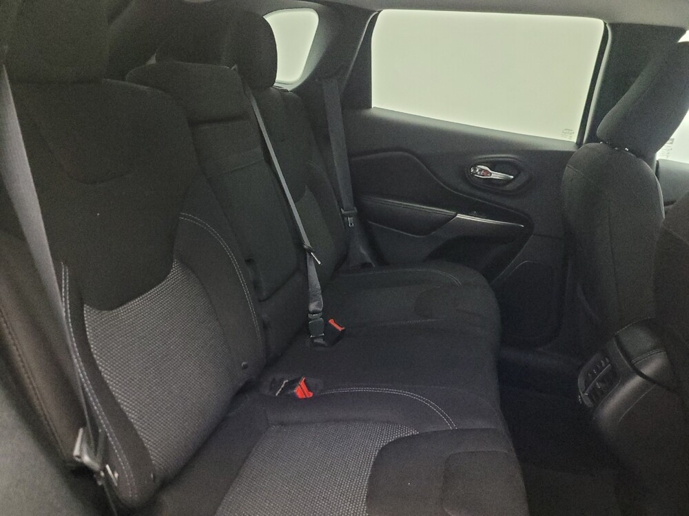 2019 Jeep Cherokee in Glendale, AZ 85301 - 18134522 19