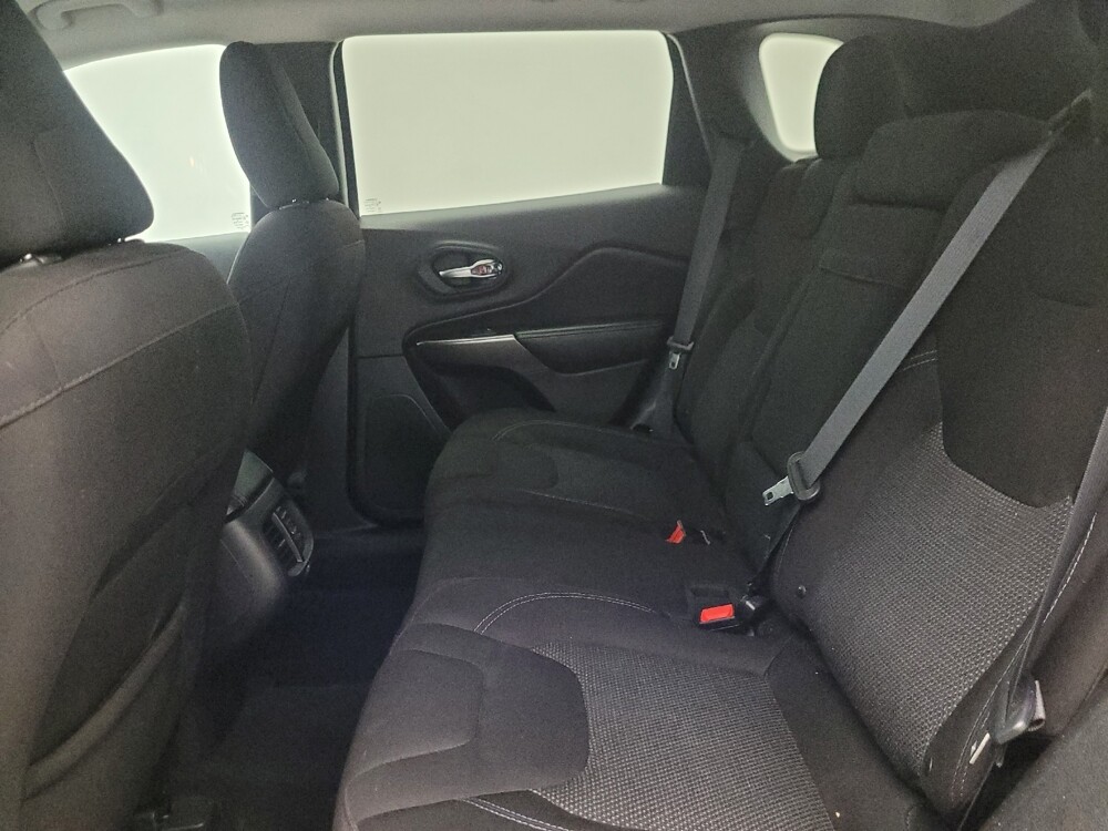 2019 Jeep Cherokee in Glendale, AZ 85301 - 18134522 18