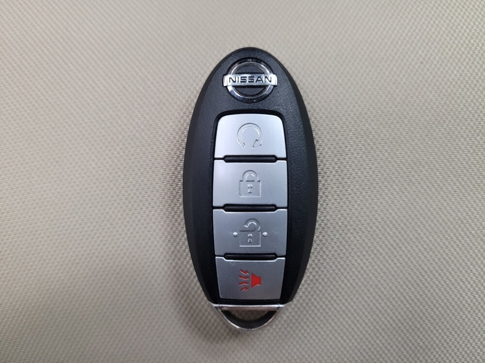 2017 Nissan Pathfinder in Las Vegas, NV 89102 - 18134570 32