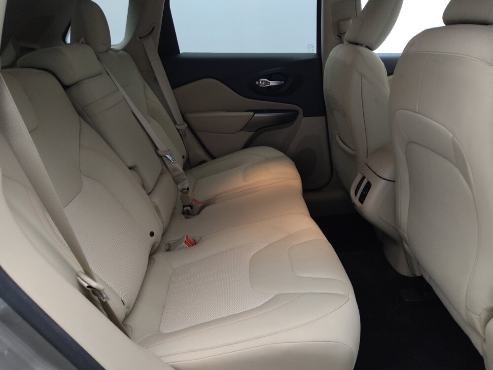 2019 Jeep Cherokee in Jacksonville, FL 32225 - 18134584 19