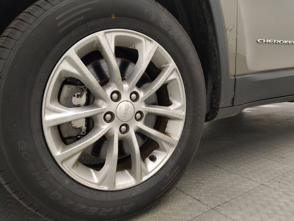 2019 Jeep Cherokee in Jacksonville, FL 32225 - 18134584 31