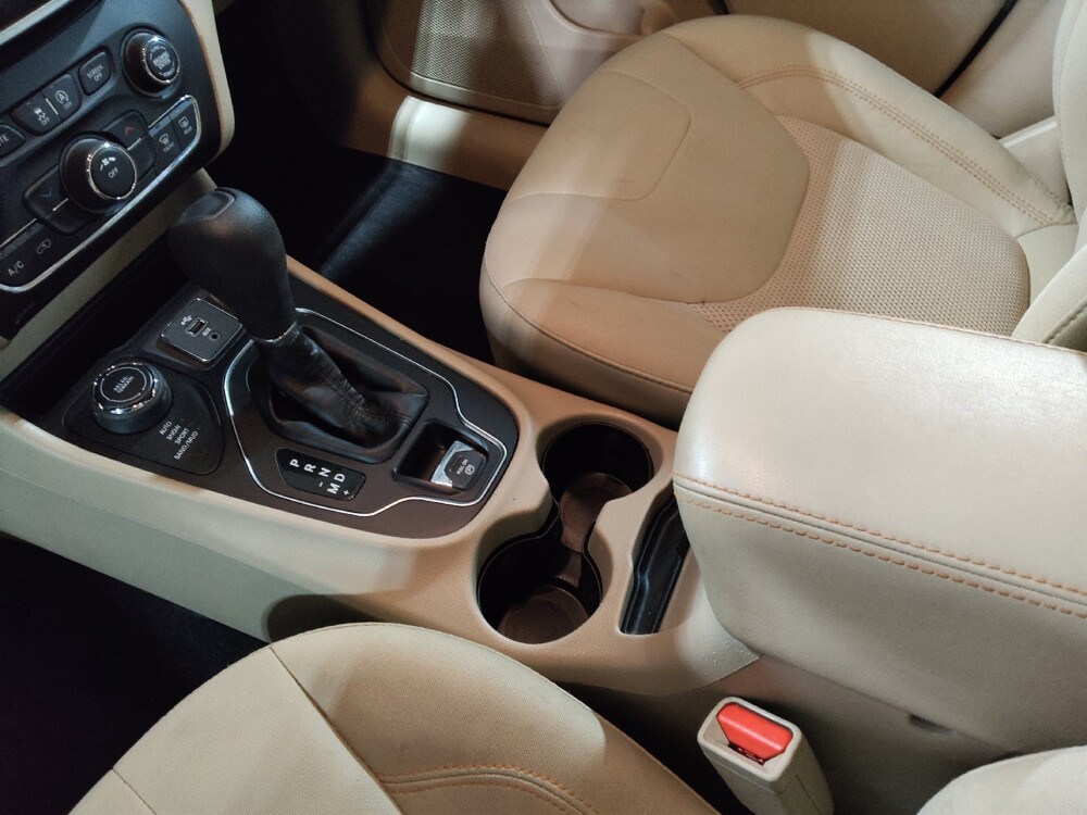 2019 Jeep Cherokee in Jacksonville, FL 32225 - 18134584 26