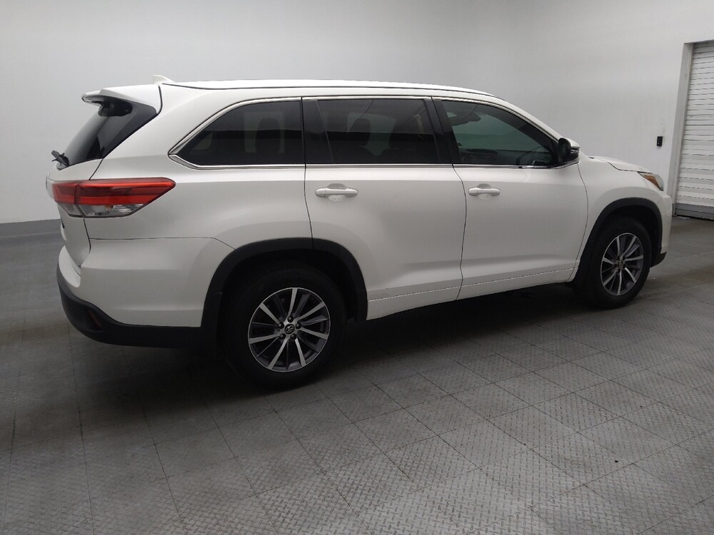 2018 Toyota Highlander in Pensacola, FL 32505 - 18134588 10