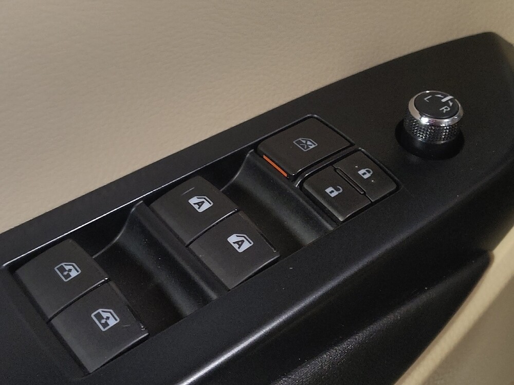 2018 Toyota Highlander in Pensacola, FL 32505 - 18134588 27