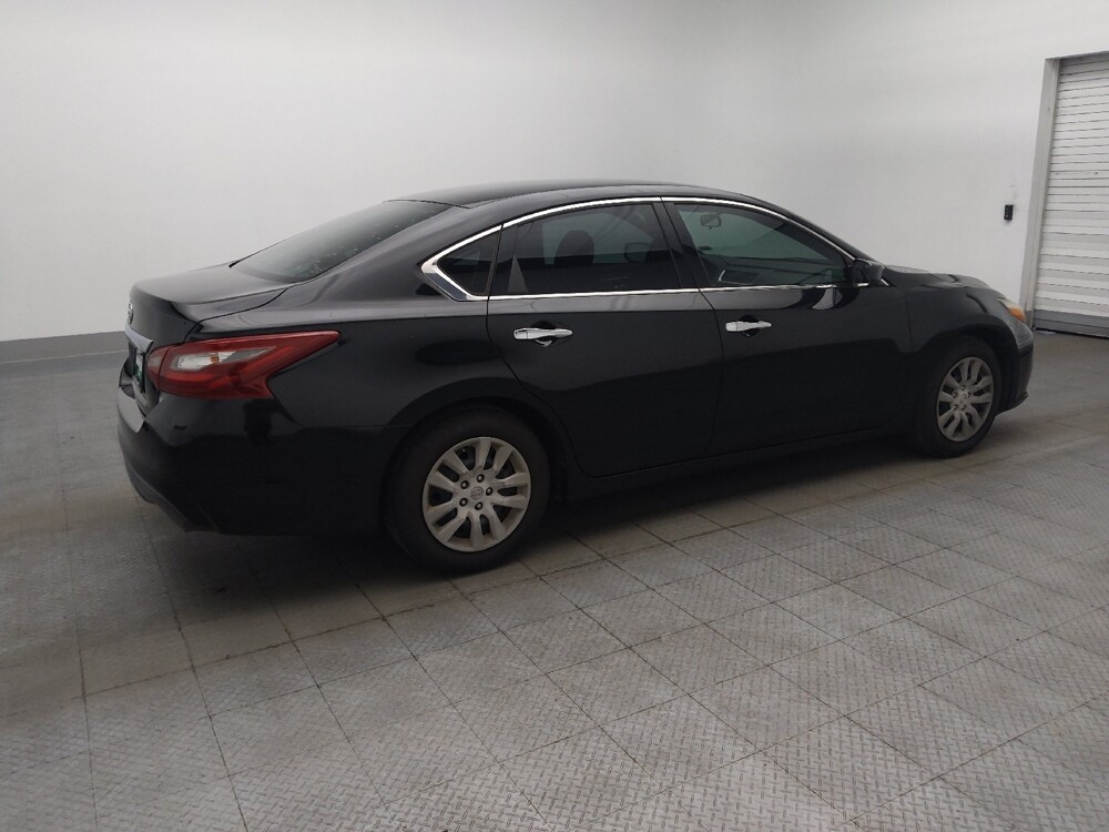 2018 Nissan Altima in Pensacola, FL 32505 - 18134604 10