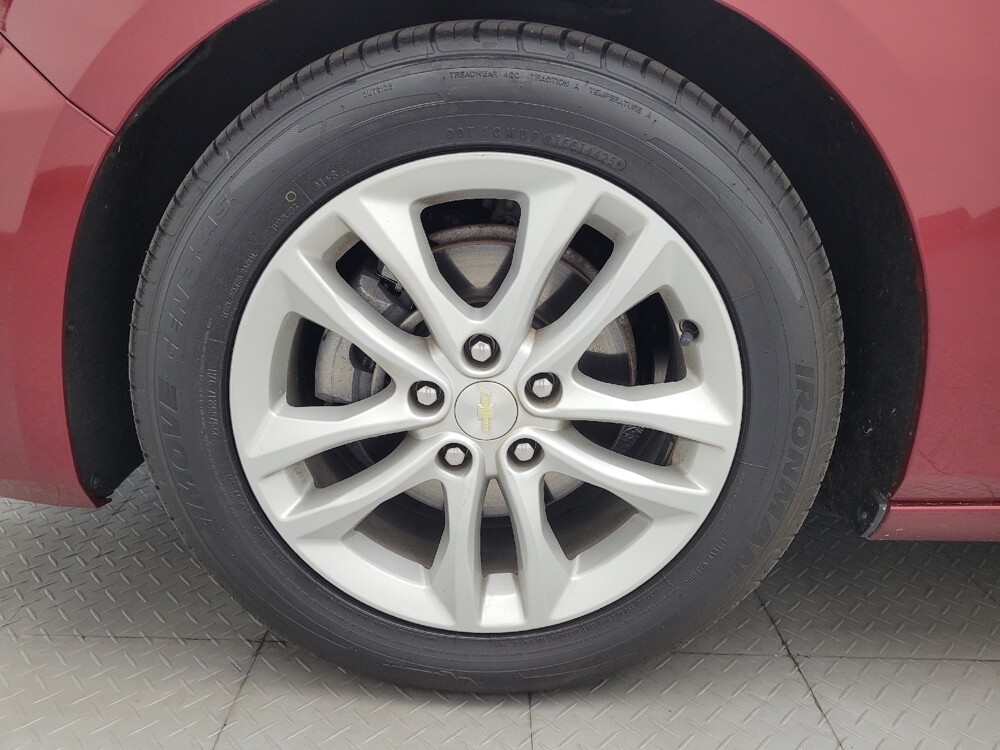 2018 Chevrolet Malibu in Greensboro, NC 27407 - 18134642 31