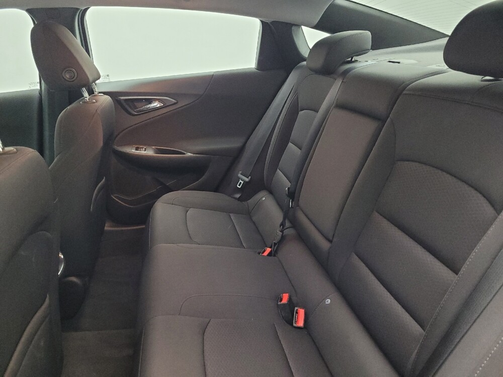 2018 Chevrolet Malibu in Greensboro, NC 27407 - 18134642 18