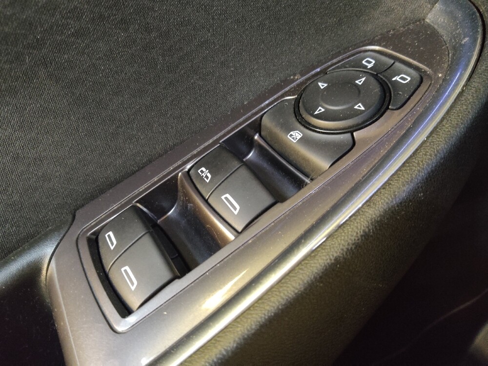 2018 Chevrolet Malibu in Greensboro, NC 27407 - 18134642 27