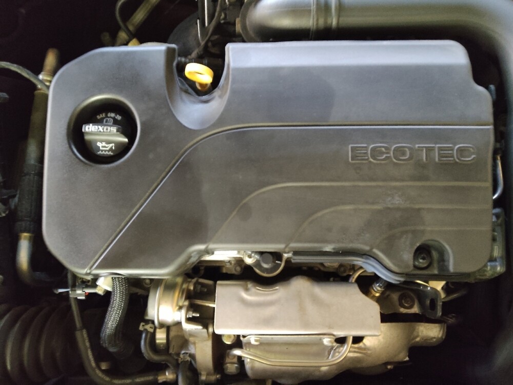 2018 Chevrolet Malibu in Greensboro, NC 27407 - 18134642 30