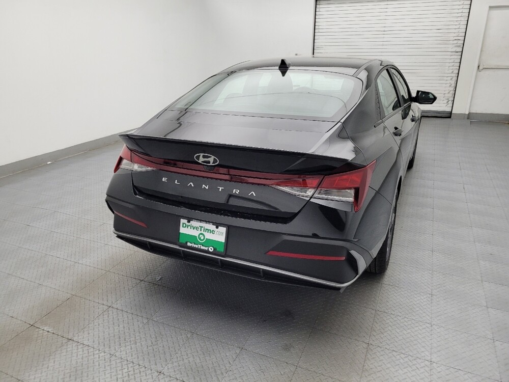 2025 Hyundai Elantra in Raleigh, NC 27604 - 18134652 7