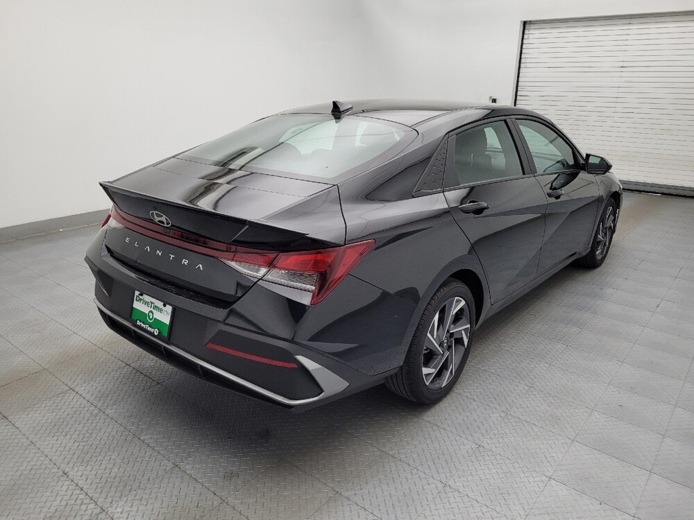 2025 Hyundai Elantra in Raleigh, NC 27604 - 18134652 9