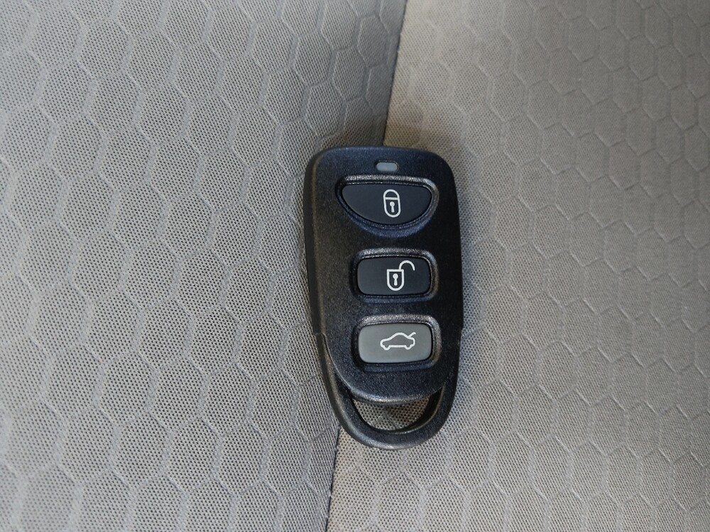 2020 Hyundai Elantra in Greensboro, NC 27407 - 18134657 32