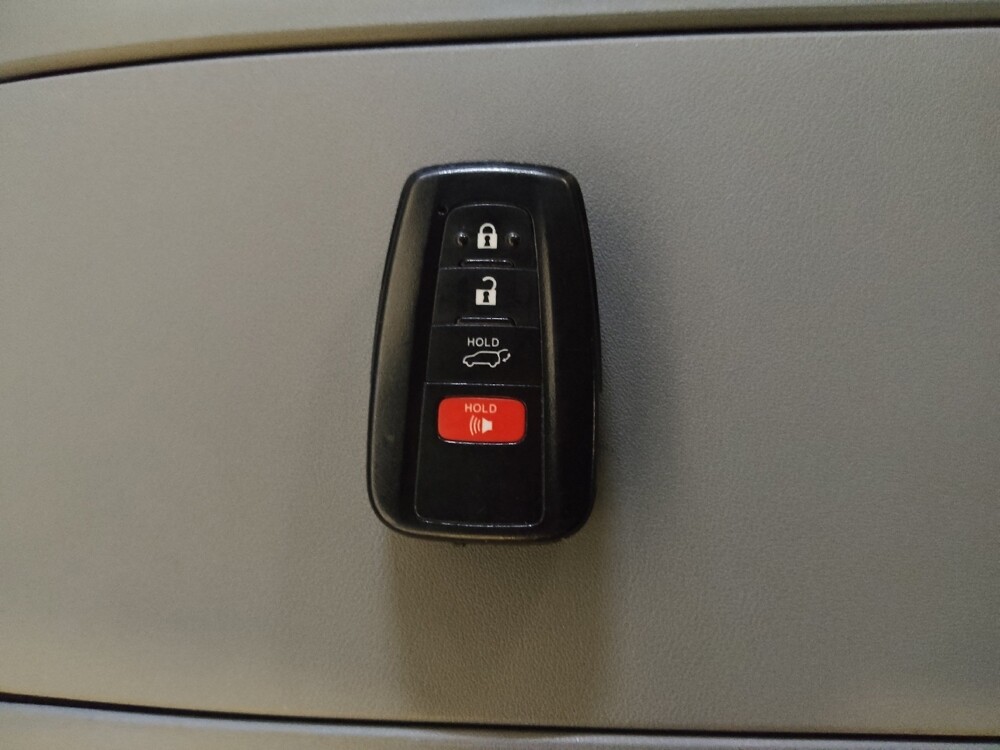 2022 Toyota Highlander in Charleston, SC 29414 - 18134662 32