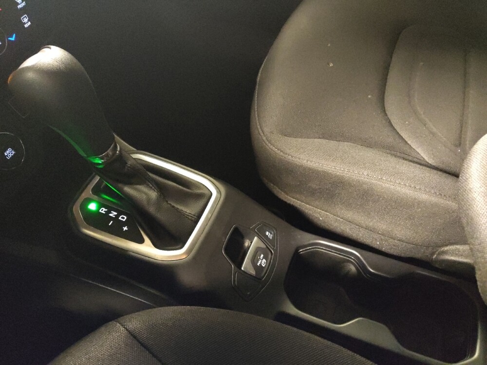 2021 Jeep Renegade in Houston, TX 77060 - 18134720 26