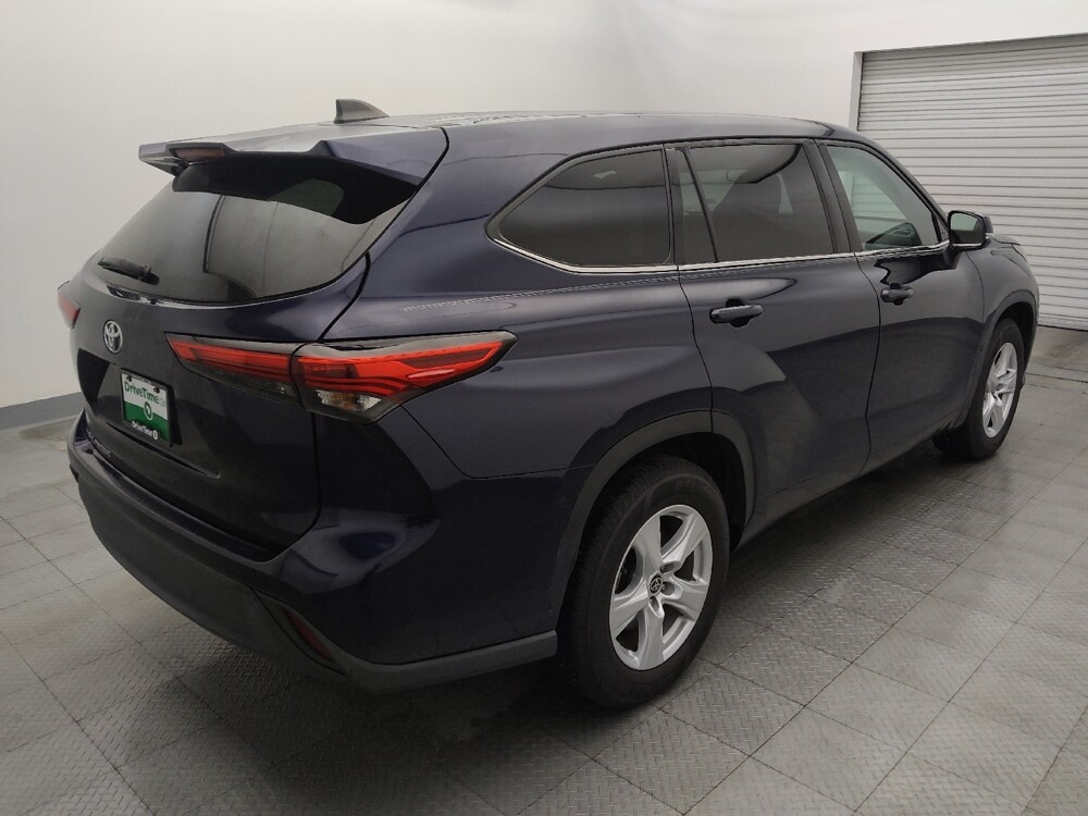 2022 Toyota Highlander in Houston, TX 77060 - 18134725 9