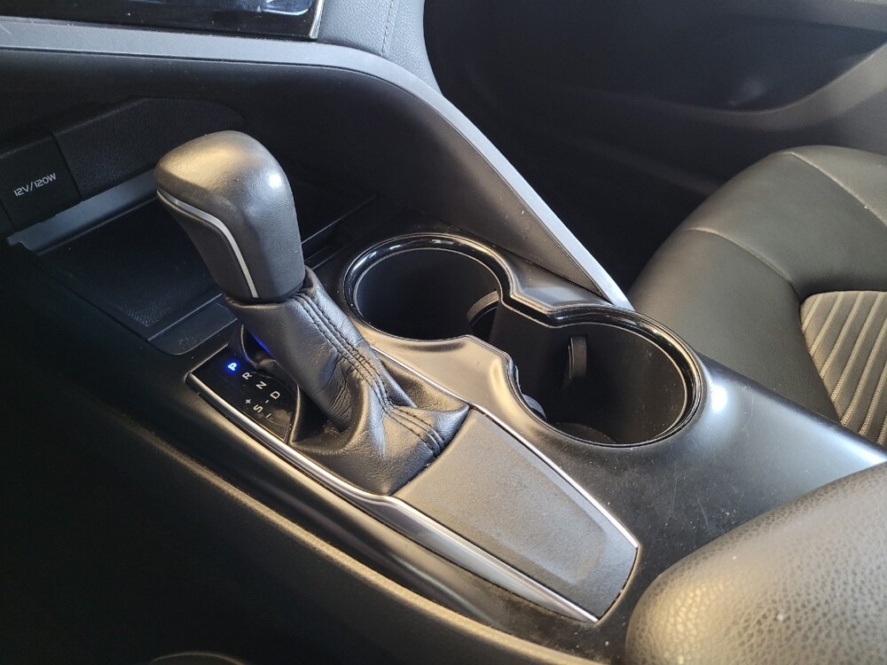 2018 Toyota Camry in Indianapolis, IN 46222 - 18134739 26