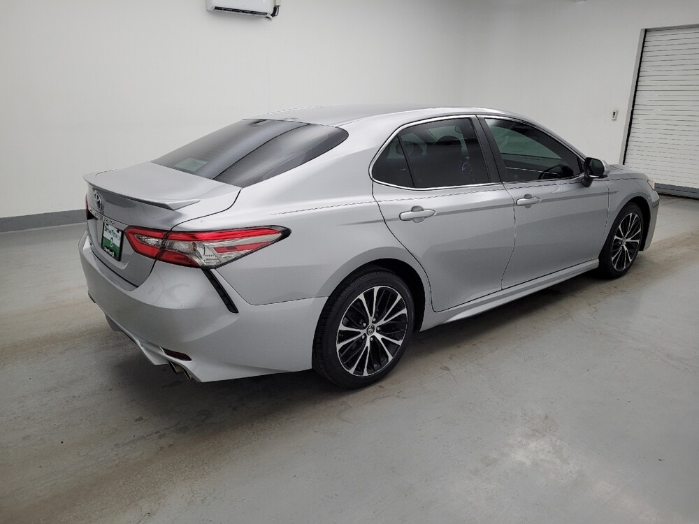 2018 Toyota Camry in Indianapolis, IN 46222 - 18134739 10