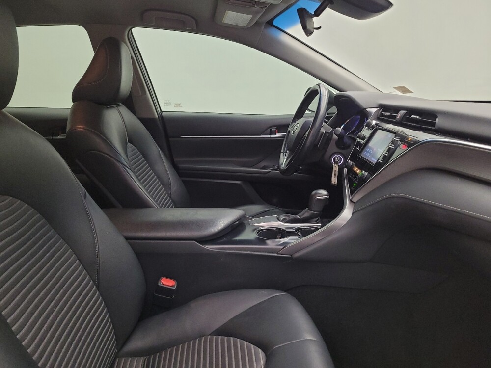 2018 Toyota Camry in Indianapolis, IN 46222 - 18134739 21