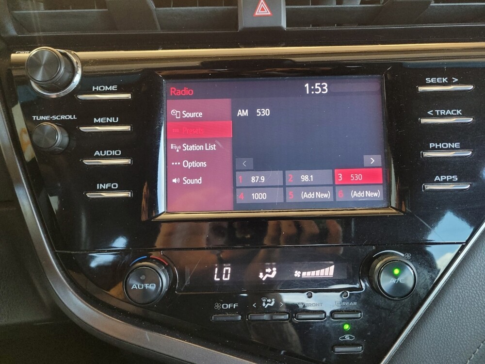 2018 Toyota Camry in Indianapolis, IN 46222 - 18134739 25