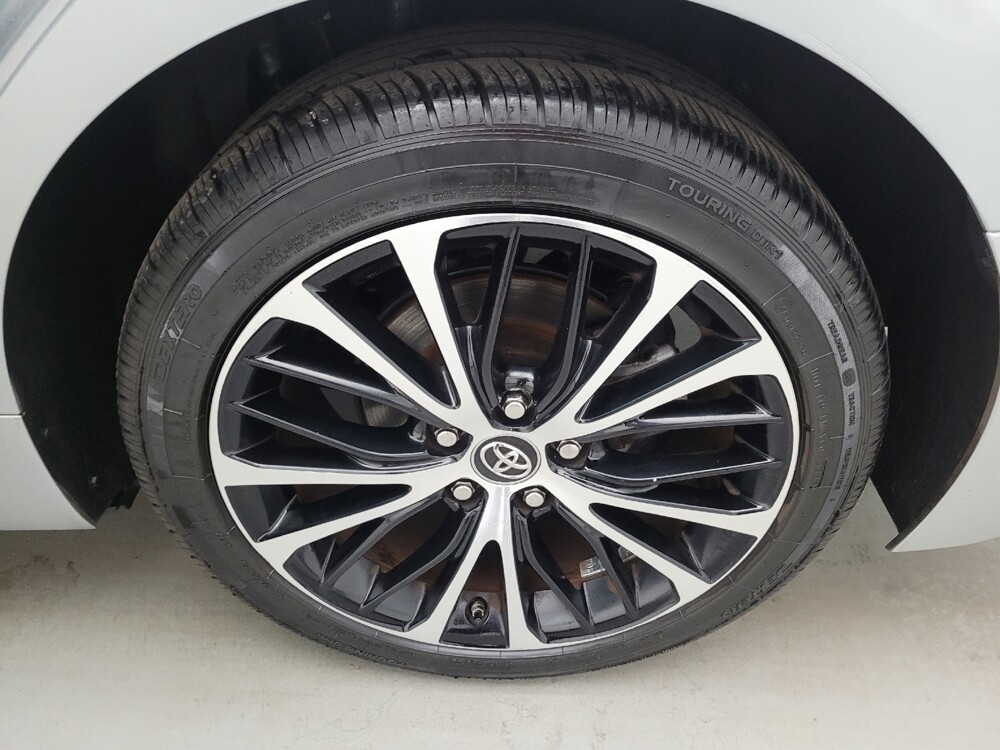 2018 Toyota Camry in Indianapolis, IN 46222 - 18134739 31