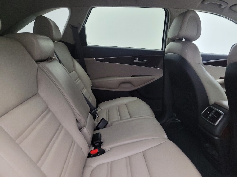 2016 Kia Sorento in Indianapolis, IN 46222 - 18134743 19