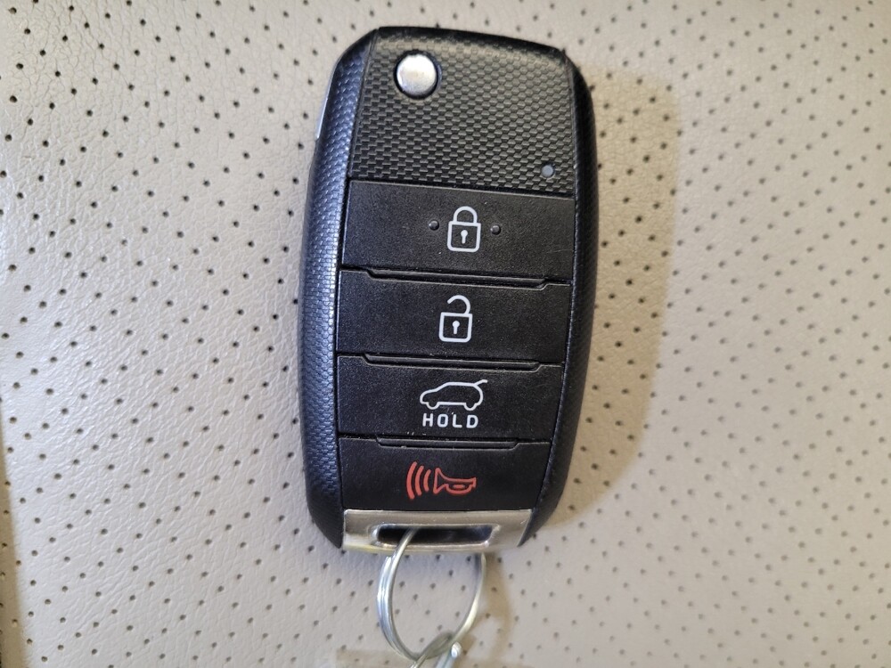 2016 Kia Sorento in Indianapolis, IN 46222 - 18134743 32