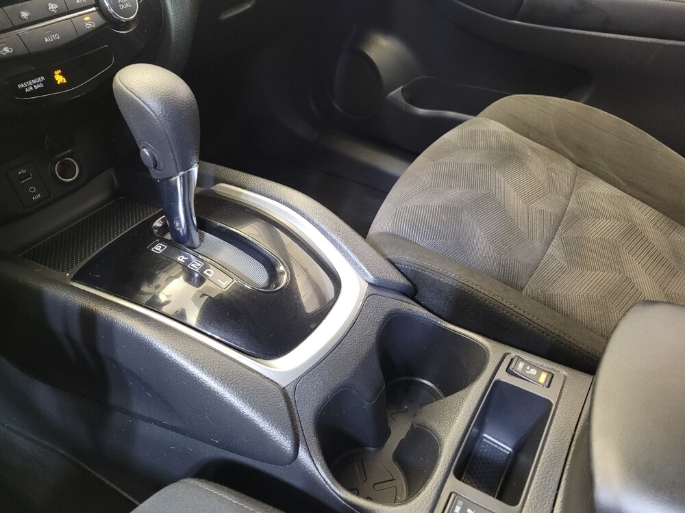 2016 Nissan Rogue in Indianapolis, IN 46222 - 18134744 26