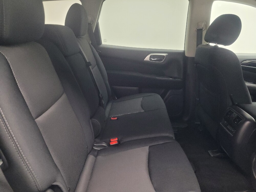 2017 Nissan Pathfinder in Indianapolis, IN 46219 - 18134800 19