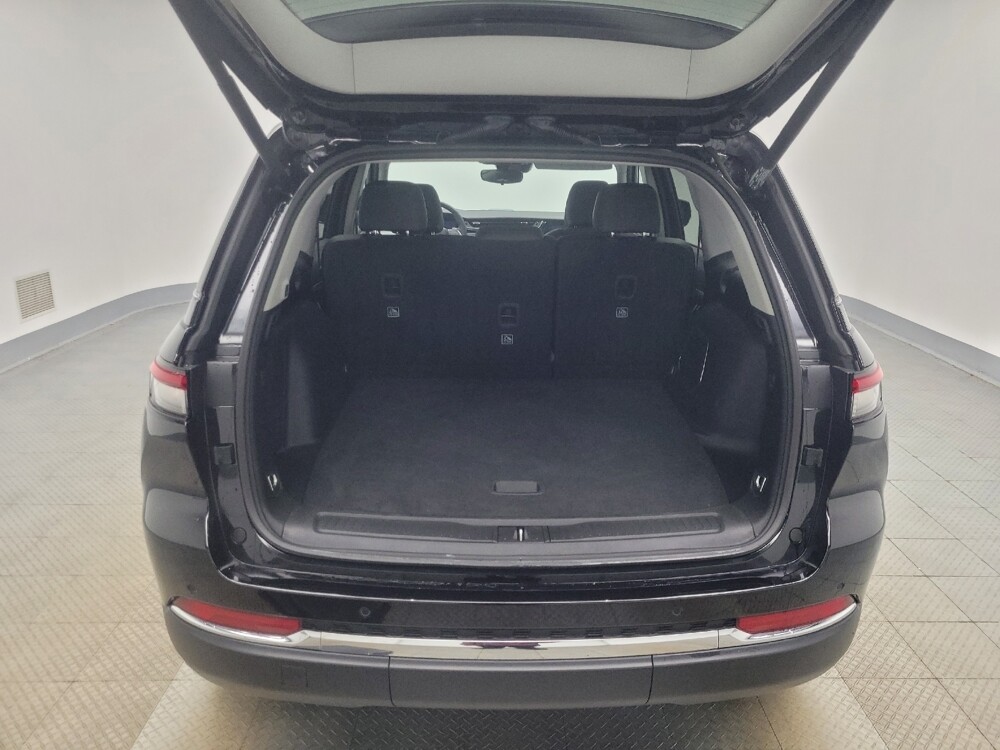 2023 Jeep Grand Cherokee in Indianapolis, IN 46222 - 18134808 29