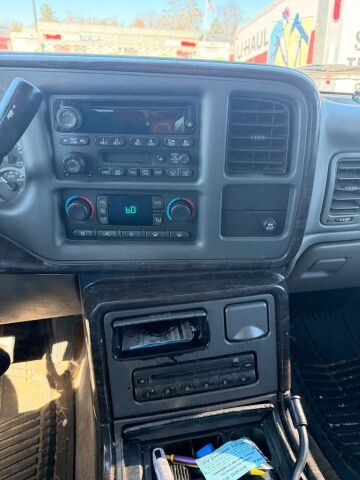 2004 GMC Yukon XL in Wadena, MN 56482 - 18134819 11