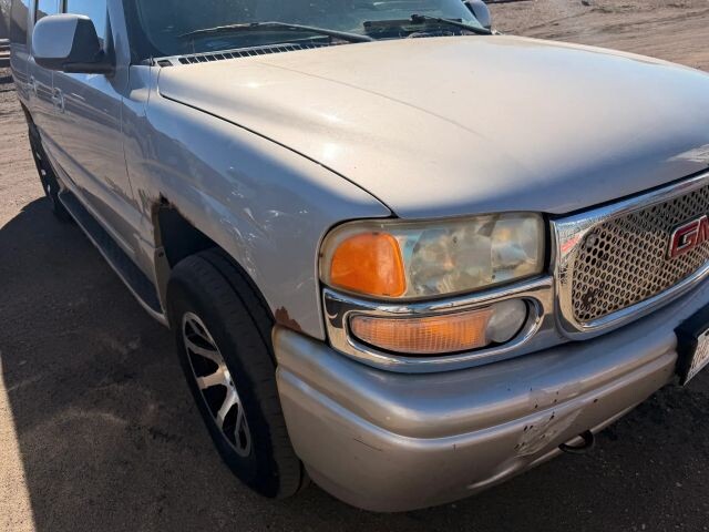 2004 GMC Yukon XL in Wadena, MN 56482 - 18134819 3
