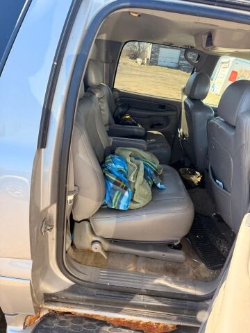2004 GMC Yukon XL in Wadena, MN 56482 - 18134819 6